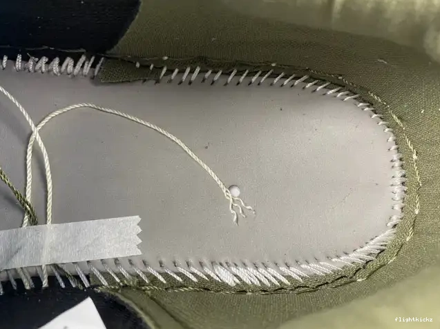 DM7866-200 AIR MEDIUM JORDAN X LOW SCOTT 1 OG OLIVE TRAVIS 0608